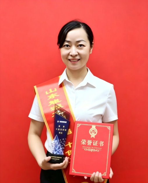 赵雯