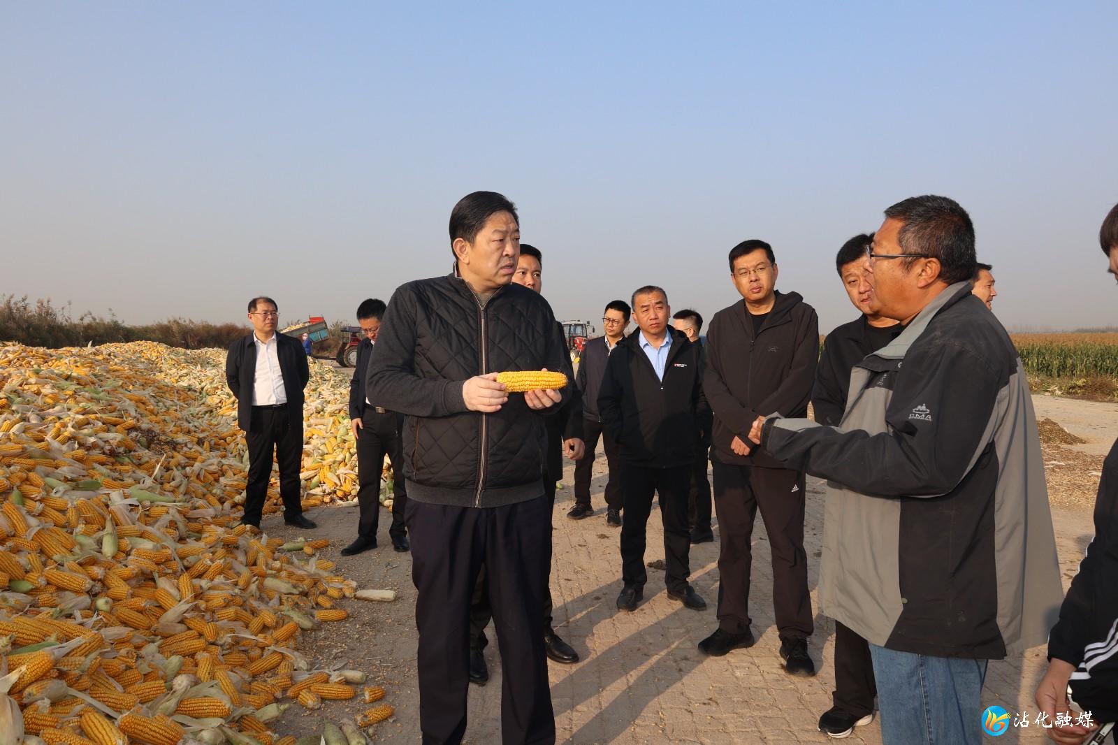 袁志勇调研全区三秋生产抗旱应急调水等工作