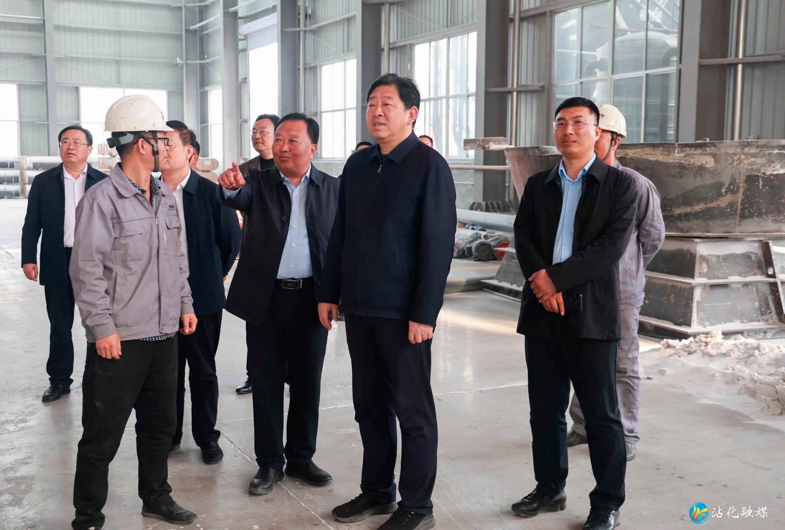 袁志勇到区临港产业园走访调研并主持召开沾化区2024年度政企同心成就