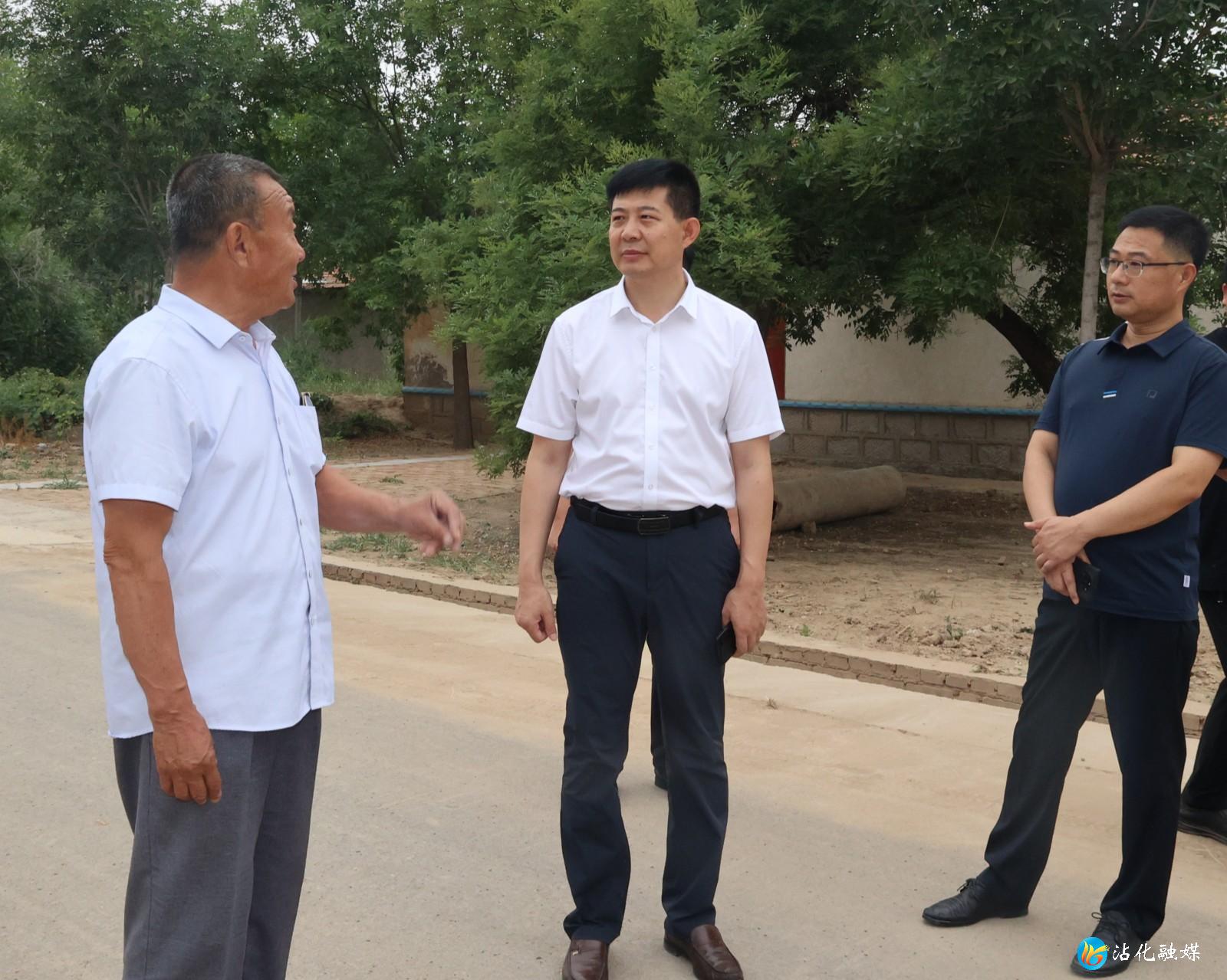 沾化区人民政府 政务要闻 赵东到冯家镇调研食品安全和帮包强基村工作