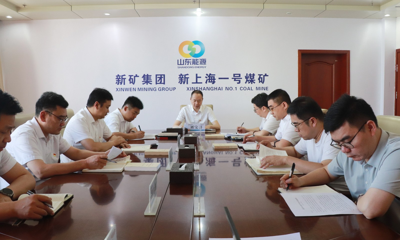 c1686f858b8c07a2c7b3f2aad32406a8