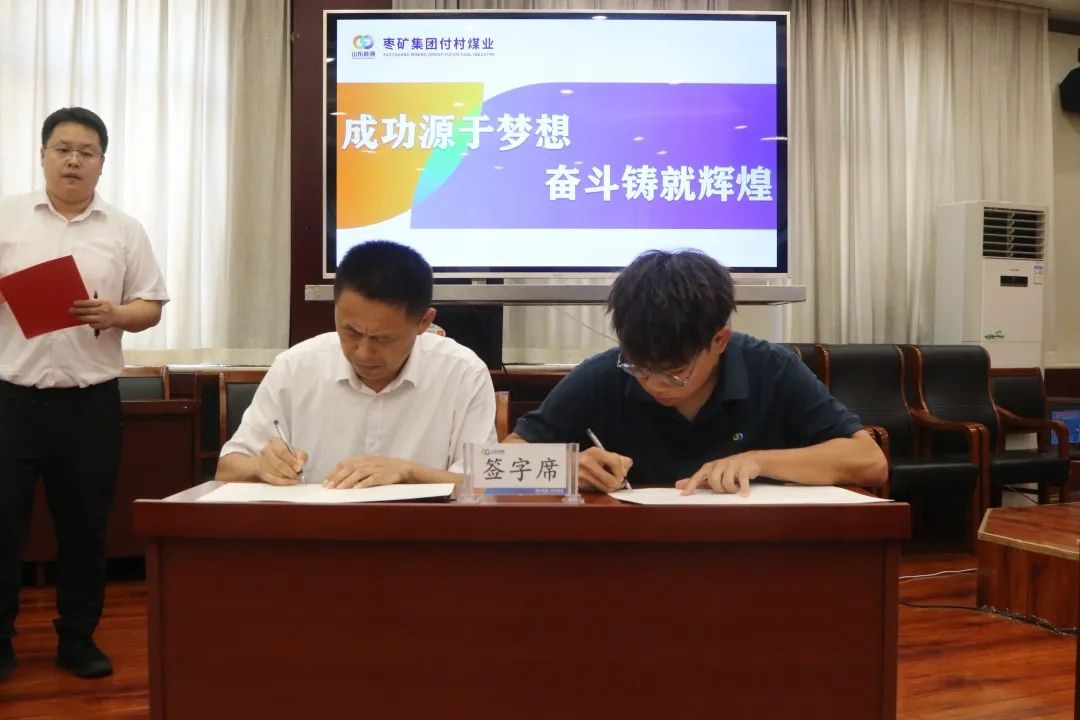 簽訂師帶徒協(xié)議2.JPG 簽訂師帶徒協(xié)議2.JPG