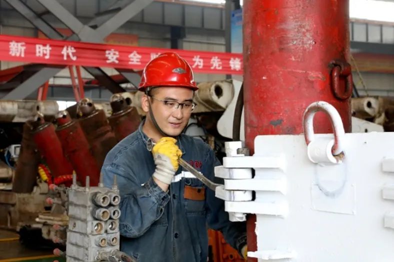 研发液压支架架间过滤器.jpg 研发液压支架架间过滤器.jpg