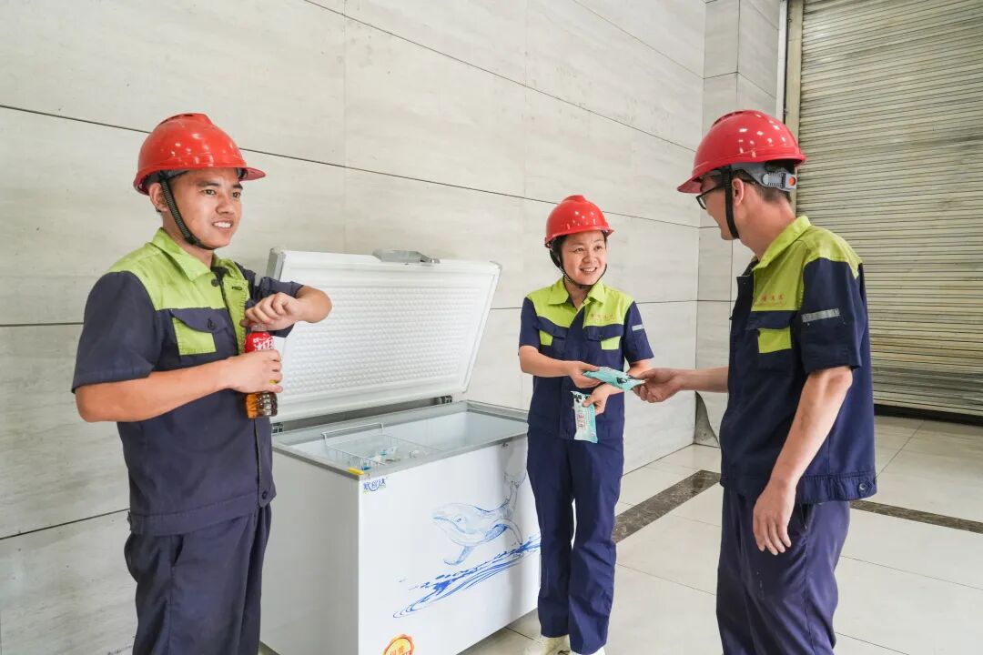 送清凉+自助冷藏柜清凉解暑.JPG 送清凉+自助冷藏柜清凉解暑.JPG
