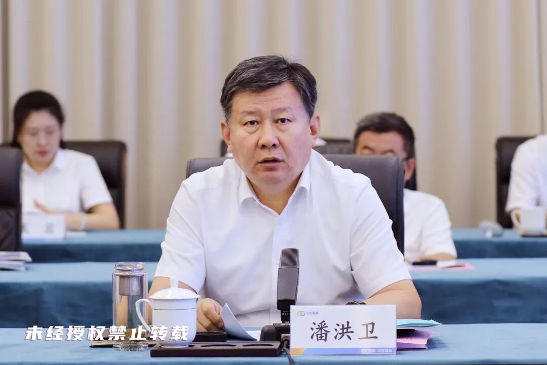 潘洪卫主持.jpg