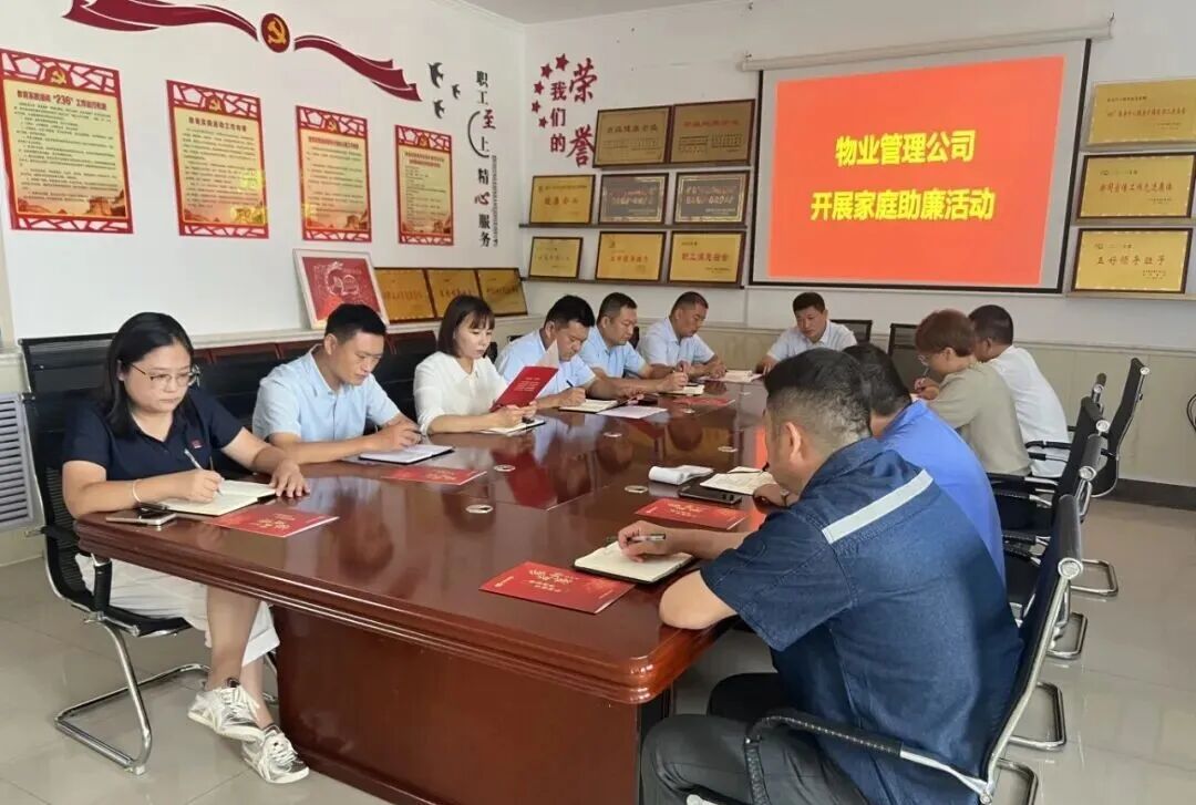 发放廉洁倡议书.jpg