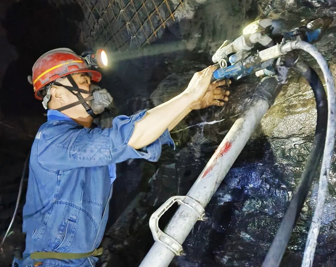 田陈煤矿李大亮 (1)_副本.jpg 田陈煤矿李大亮 (1)_副本.jpg