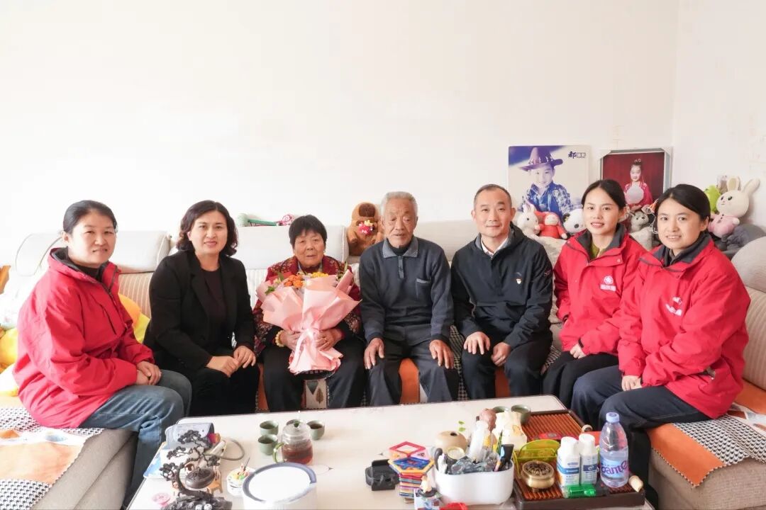 12替一线职工看父母”活动 (2).jpg