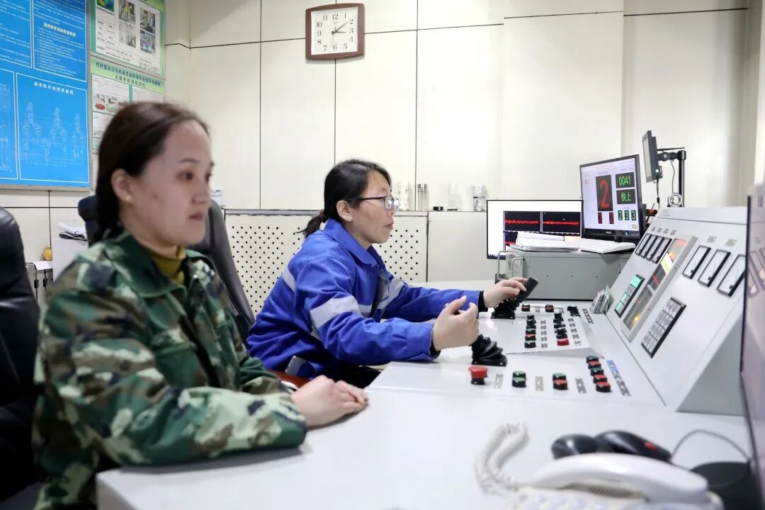 机电工区副井绞车房.jpg 机电工区副井绞车房.jpg