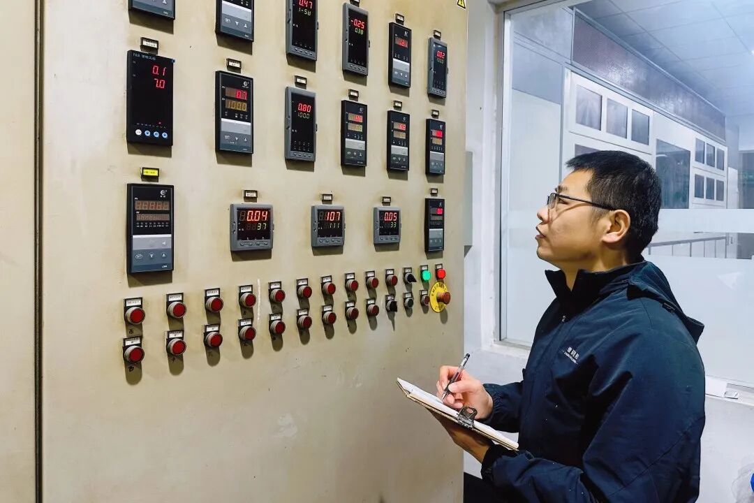 动力运行班组职工春节我在岗.jpg 动力运行班组职工春节我在岗.jpg