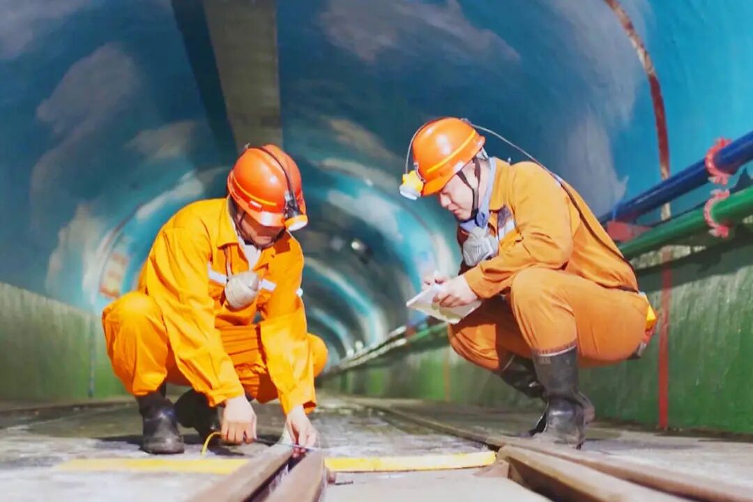 田陈煤矿:矿山版《飞驰人生》,满油满电硬核“冲刺” (1).png