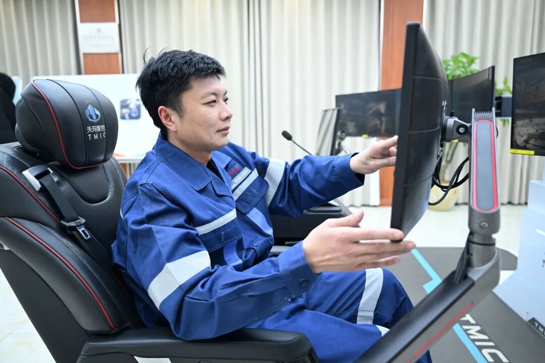 滨湖煤矿尹岩  工作照2.JPG