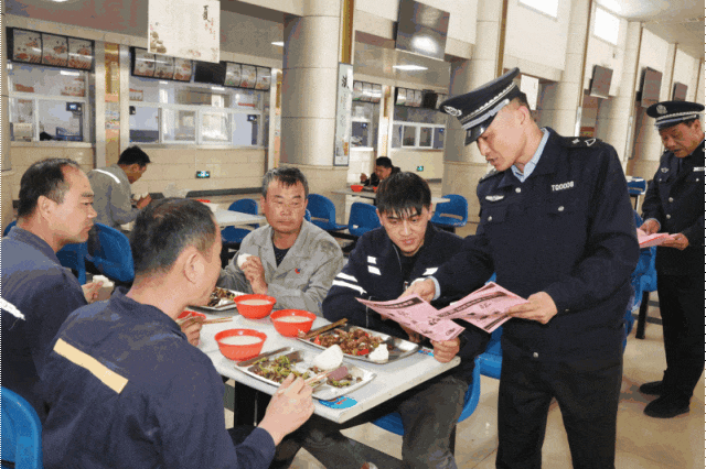 全民国家安全教育日 柴里煤矿开展全民国家安全教育日进基层宣传活动.gif
