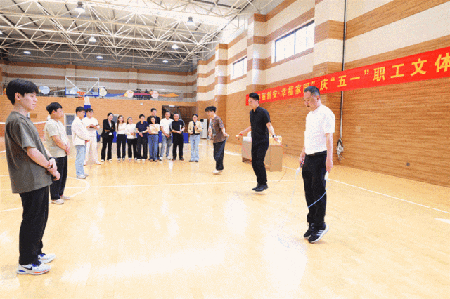 新安五一活动闪图.gif
