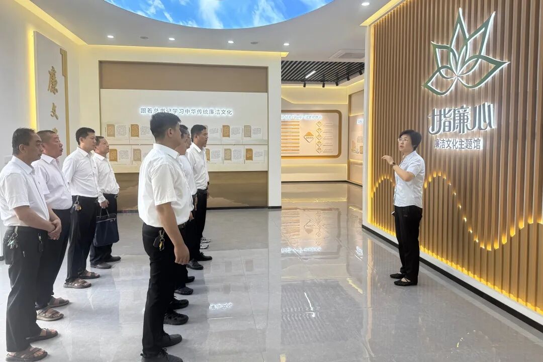 参观“十指廉心”廉洁文化主题馆.jpg 参观“十指廉心”廉洁文化主题馆.jpg