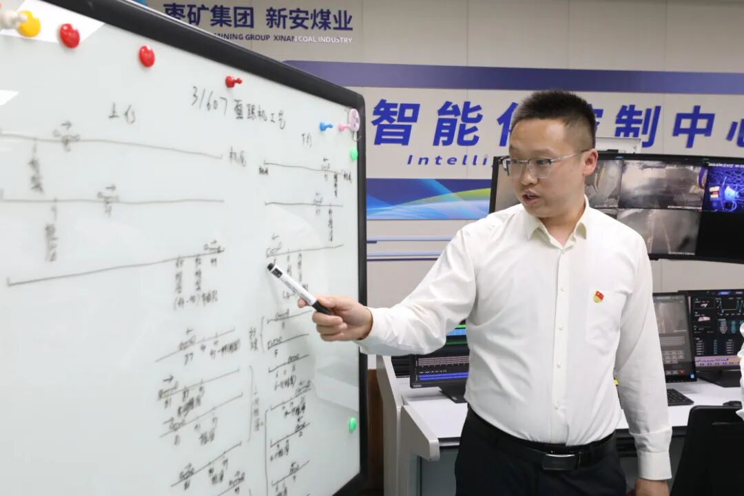 孙中启精细推演工作面三机运行工序，夯实新安煤业智能化开采实操根基--关于报送各级工匠事迹材料--枣庄矿业集团新安煤业有限公司申报.jpg