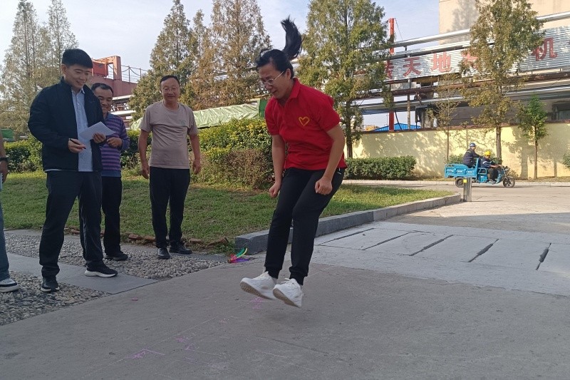 张平跳远