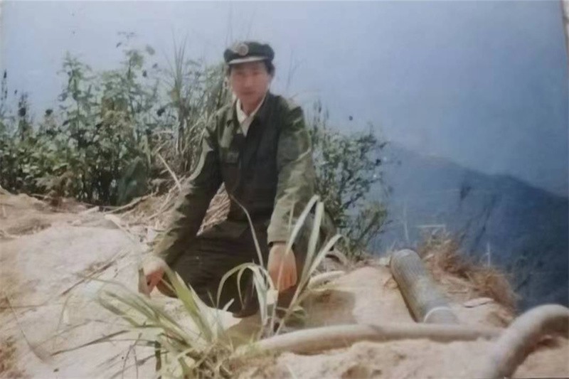 社区服务中心陈正伟（当兵时）