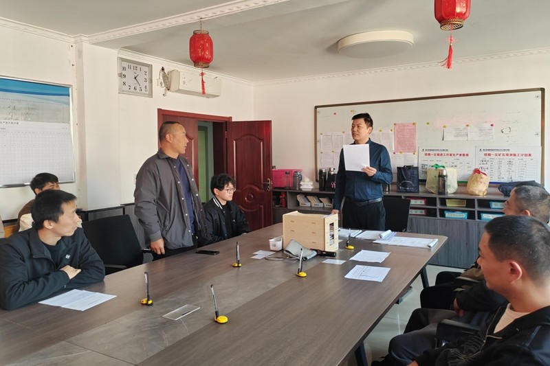 综掘二班前会安全提问照片_proc_副本