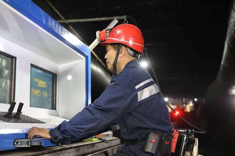 掘进智能化现场2