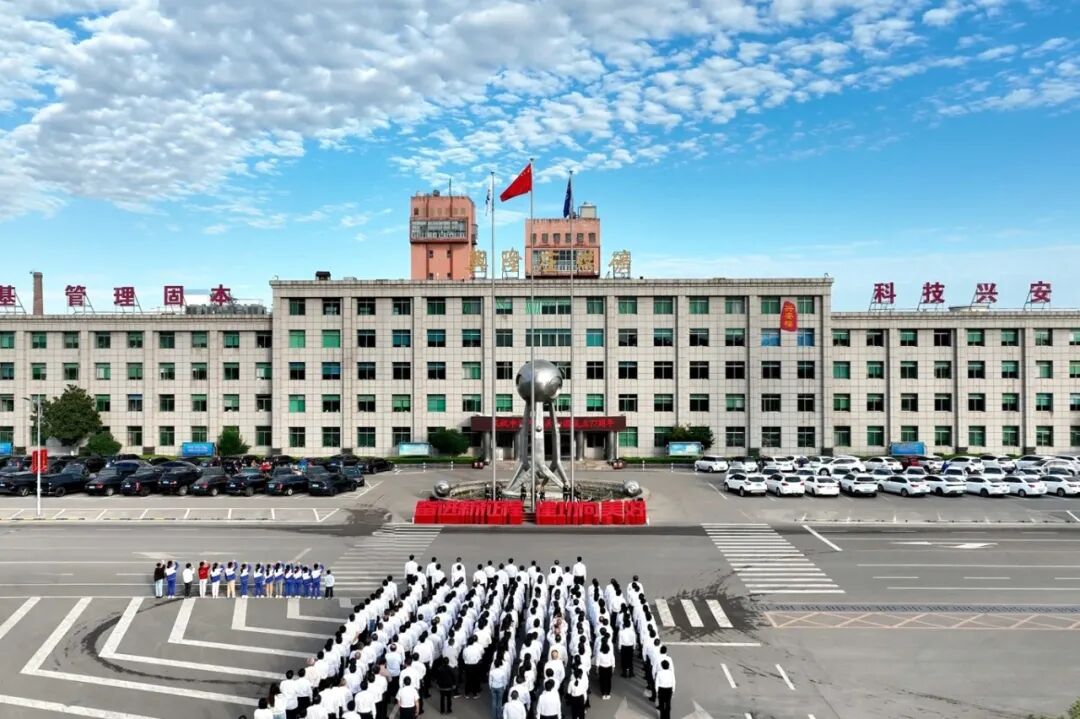 6.国旗猎猎映初心,铮铮誓言励前行.jpg