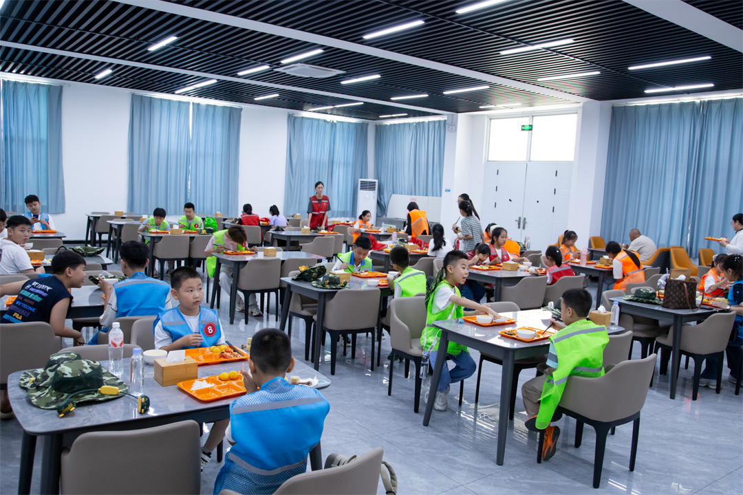 7.餐厅分组进餐.png