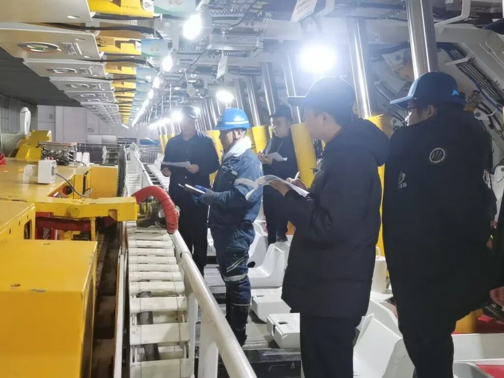 采煤机司机 (2).jpg