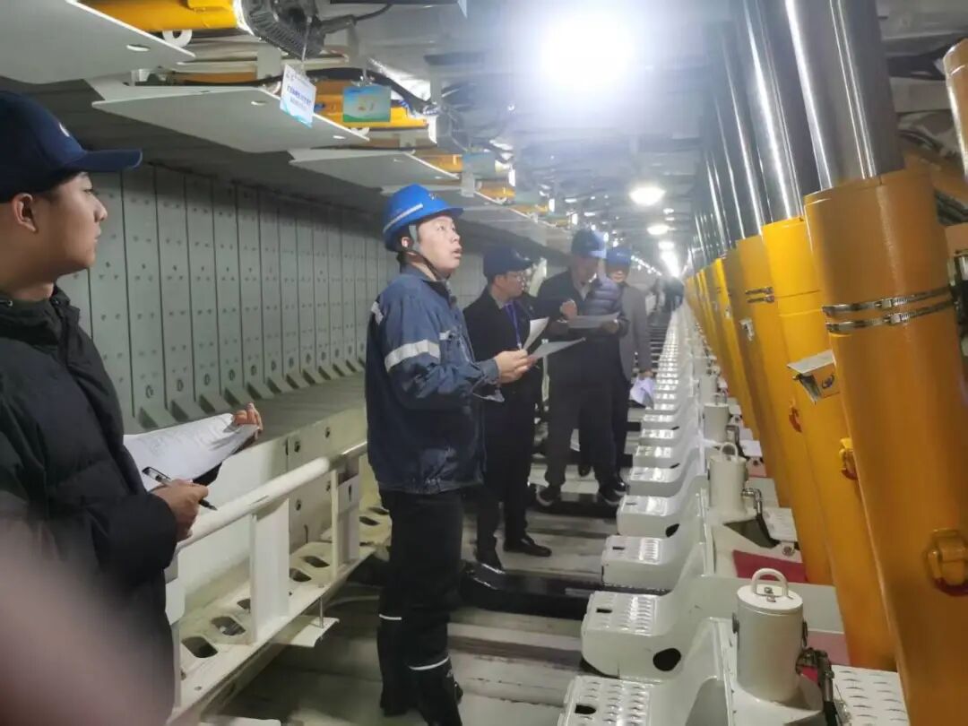 液压支架工 (1).jpg