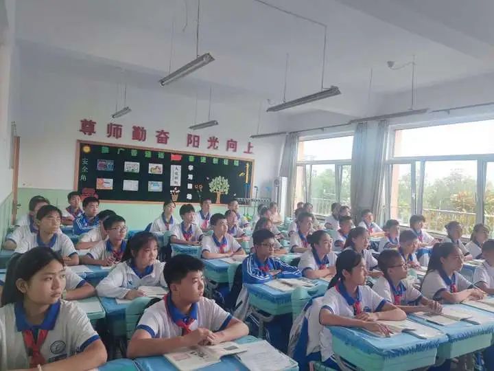 城阳十三中 (2).jpg 城阳十三中 (2).jpg