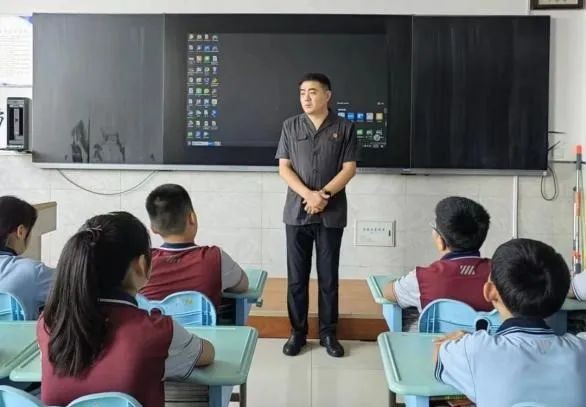 640
