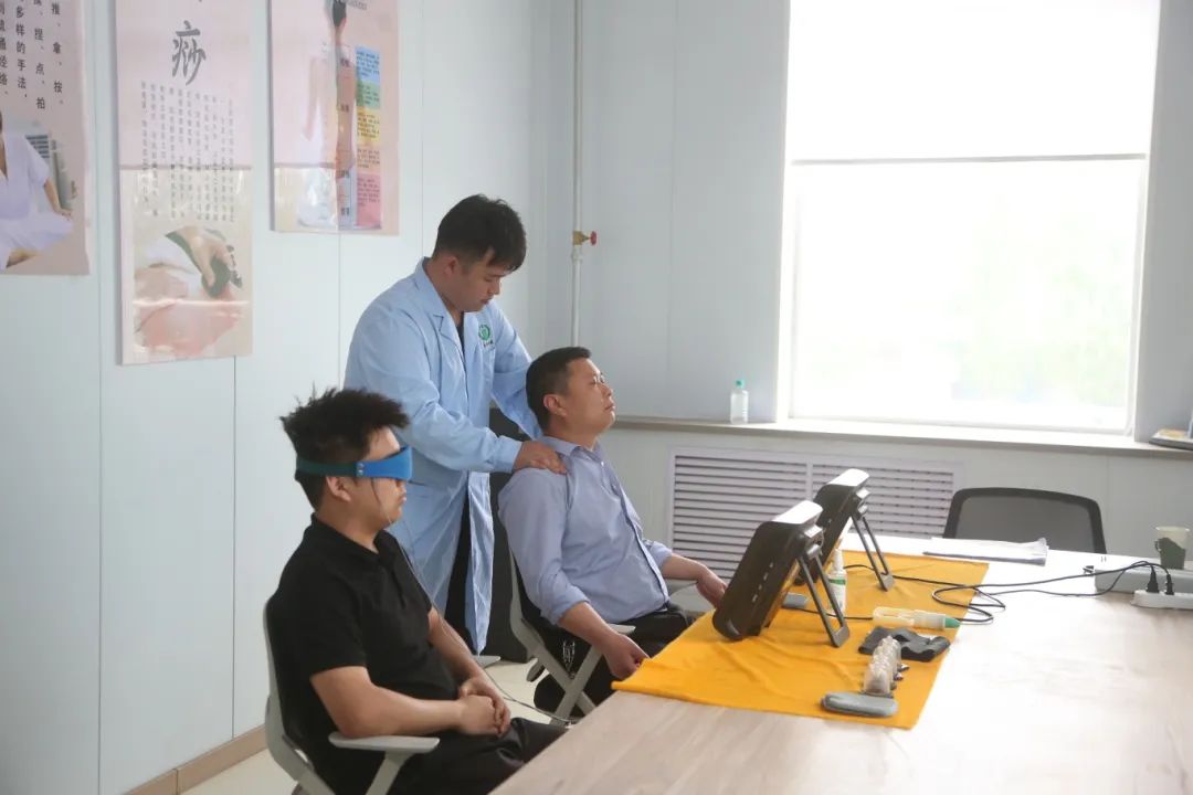 图为黄陶勒盖煤炭公司理疗室.jpg