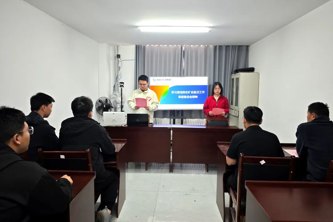 宣讲员进区队宣讲.jpg