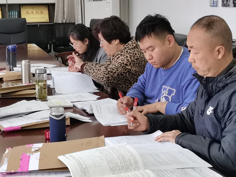 教培中心组织开展结业考试集体阅卷