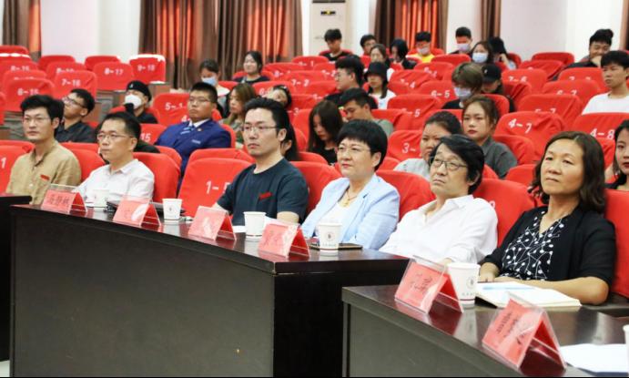 艺术设计系举行第四届学生社团联合会换届交接仪式
