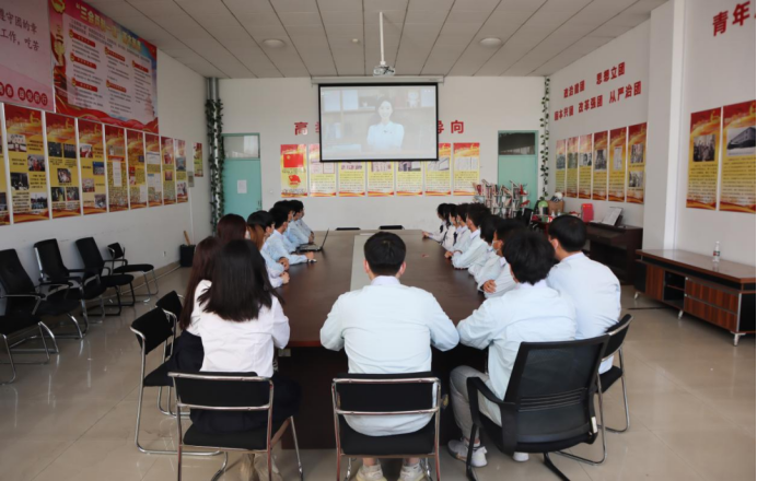 数媒动画系团总支组织学生干部观看学习“青春心向，党建功新时代”五四青年节特别节目