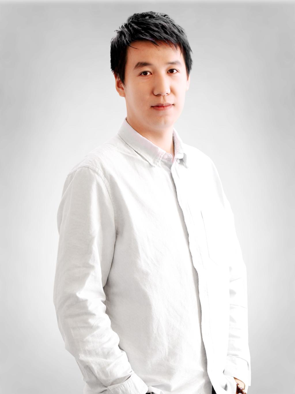 专业教师：吕梁