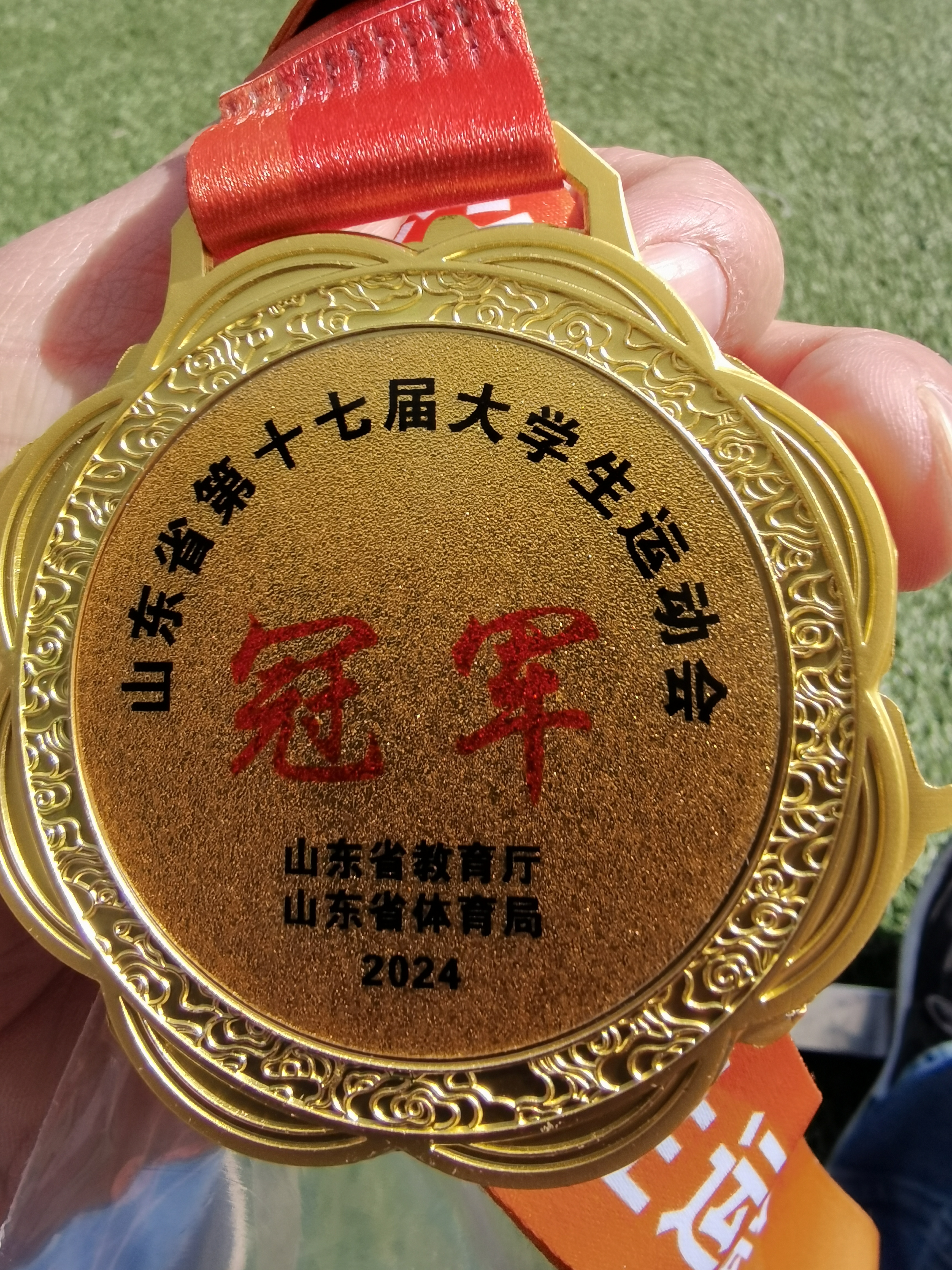 燃！山传女足是冠军！