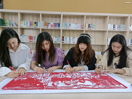 以艺抗“疫”——新时代文学社用剪纸传递抗“疫”真情