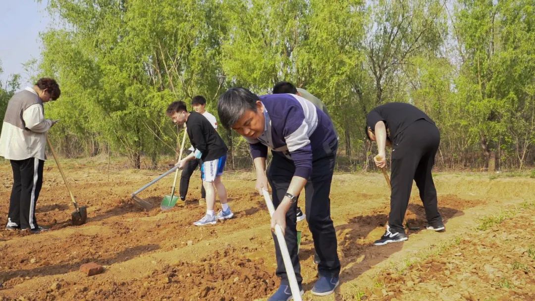 信息工程系顺利开展劳动教育实践课