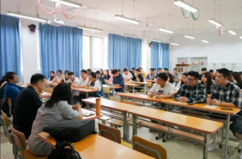 艺术设计系举办期中教学检查学生座谈会