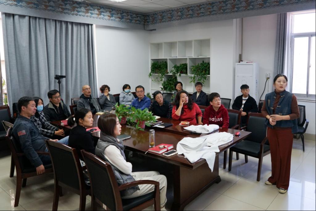 一草一布着素彩，一抹青绿沁学堂——艺术设计系举办艺海撷英“植物染”系列讲座