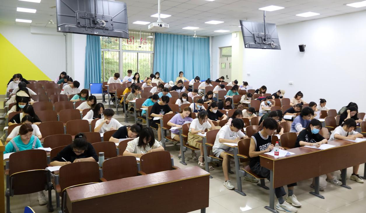 【新闻速递】新闻传播系组织2022年入党积极分子结业考试
