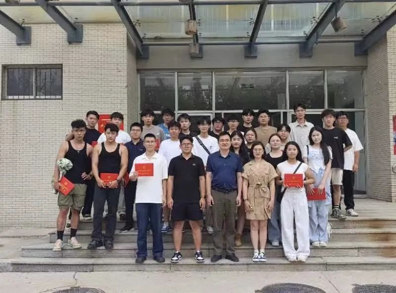 信息工程系开展“共话毕业情、勇创新征程”毕业生交流会，打造有温度的毕业季