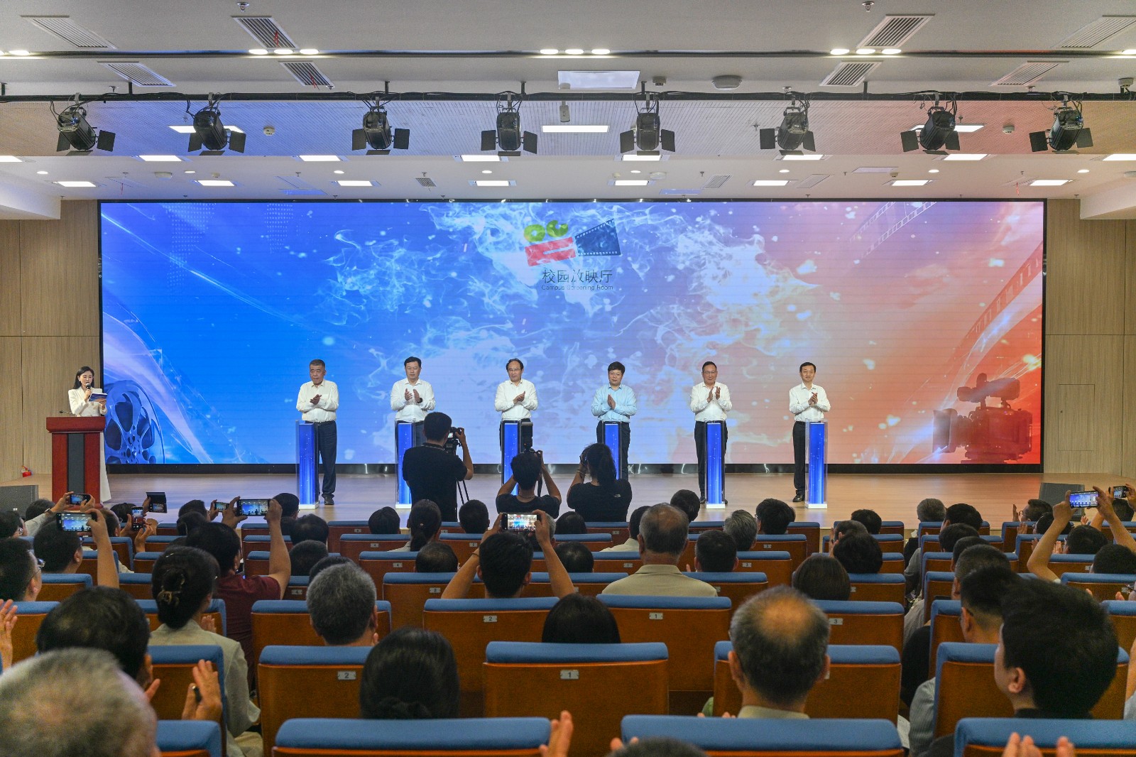 光影铸魂守初心，以影润心育新人丨山东省高等学校校园电影放映项目现场观摩交流活动在我院圆满举行