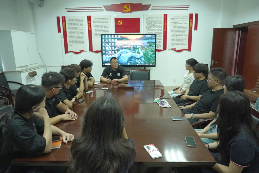 艺术设计系召开学生工作例会