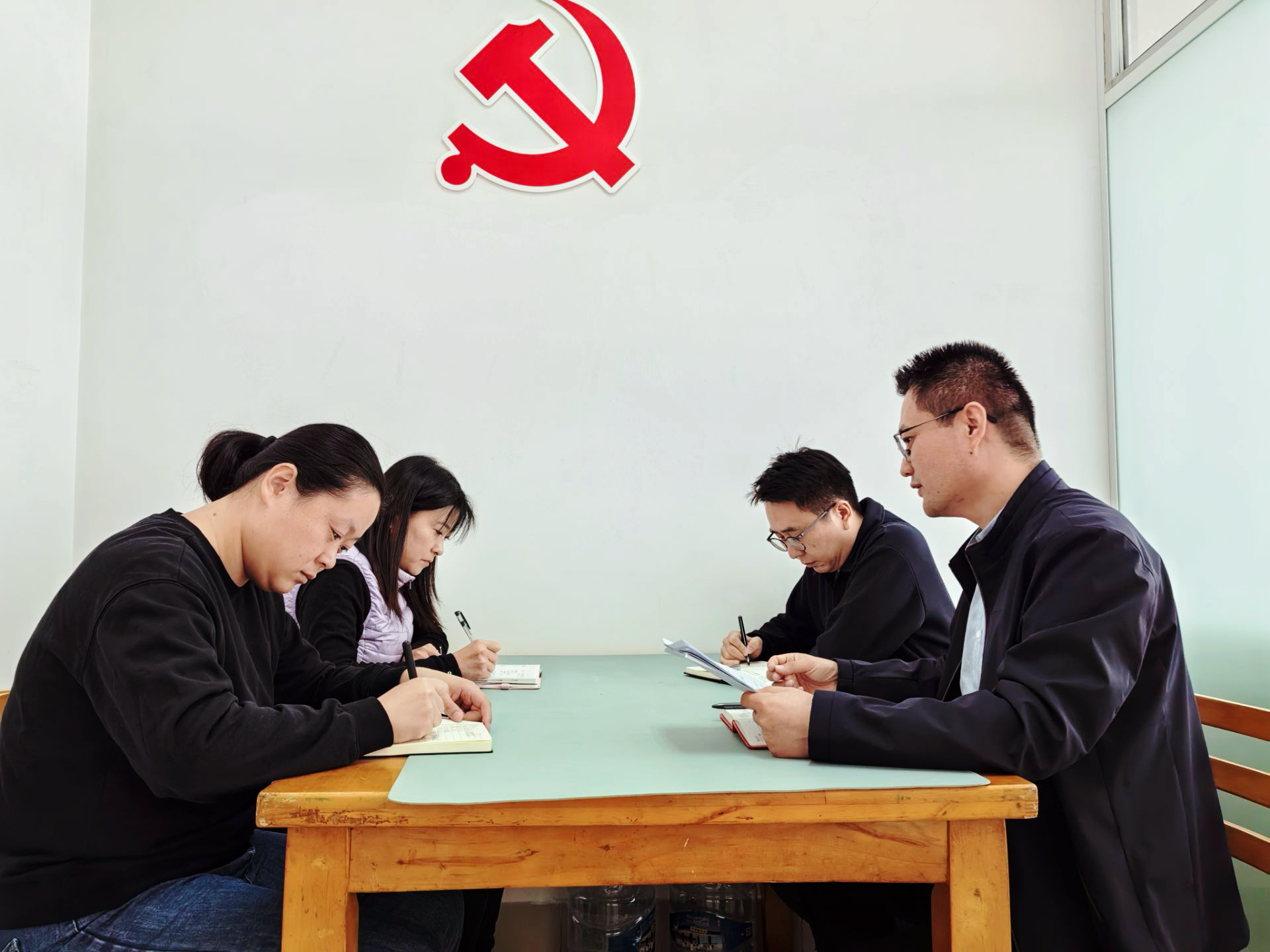 发展规划处召开部门会议传达学院年度重点任务推进会议精神