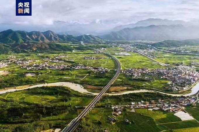 6月16日，武深高速公路始兴联络线（简称“武深联络线”）于上午11时正式建成通车。