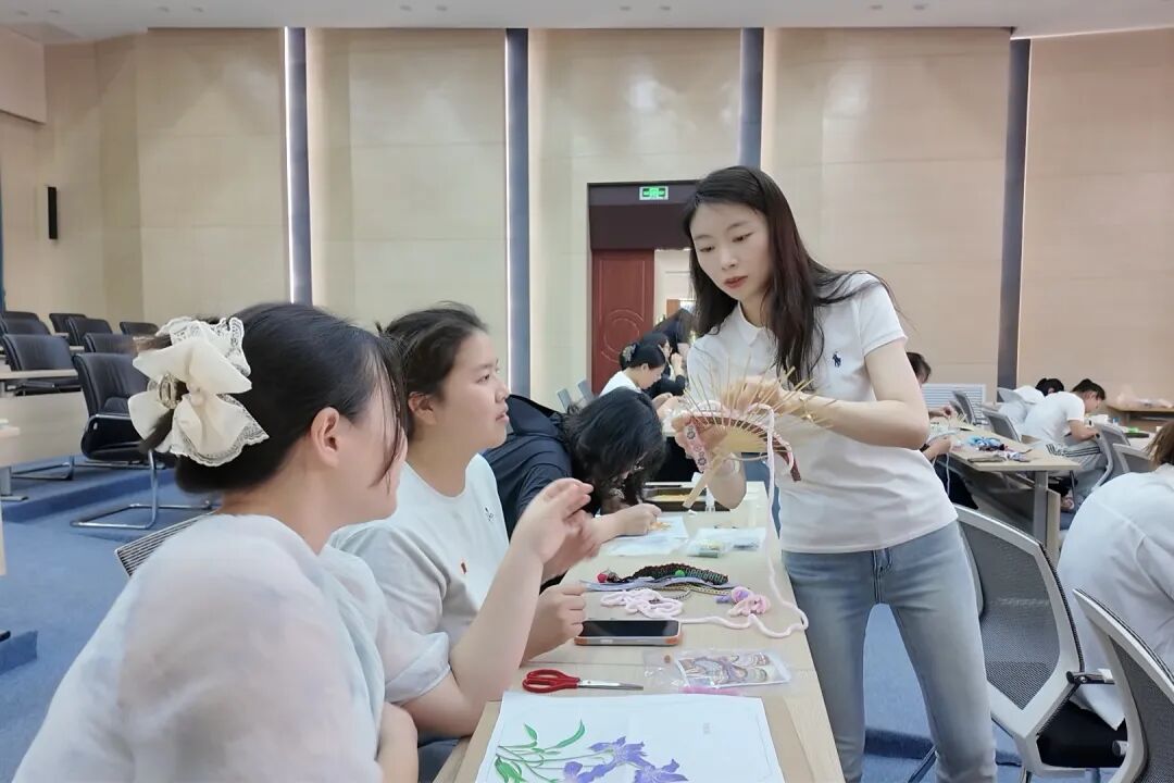 闫.jpg