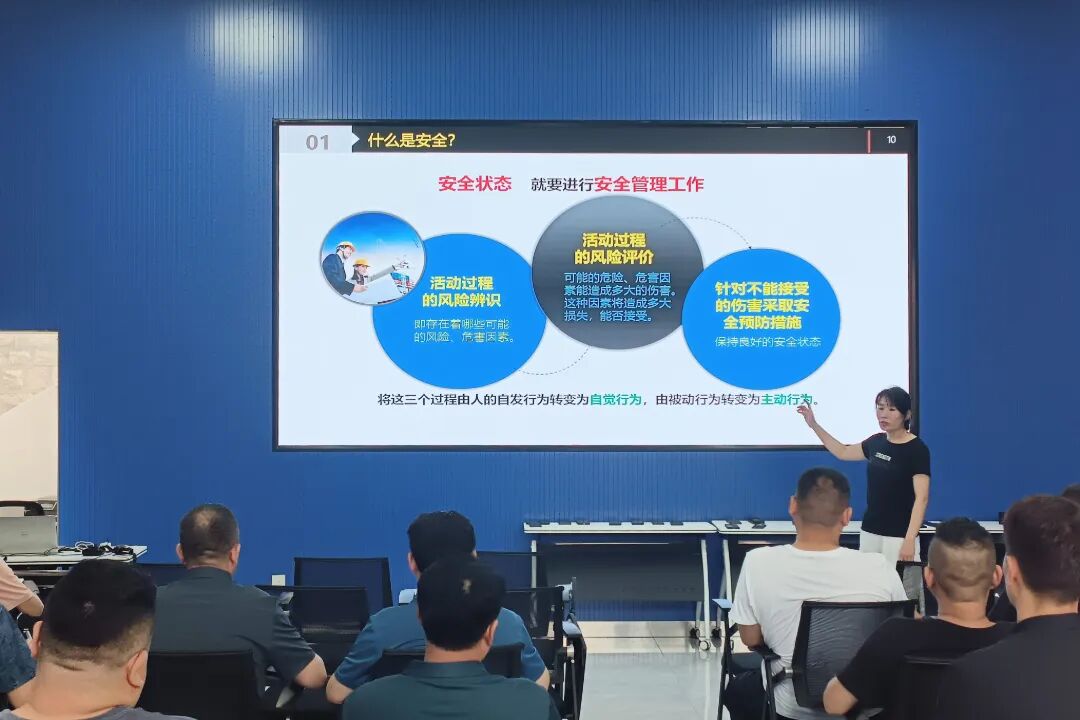 上课张文洁.jpg