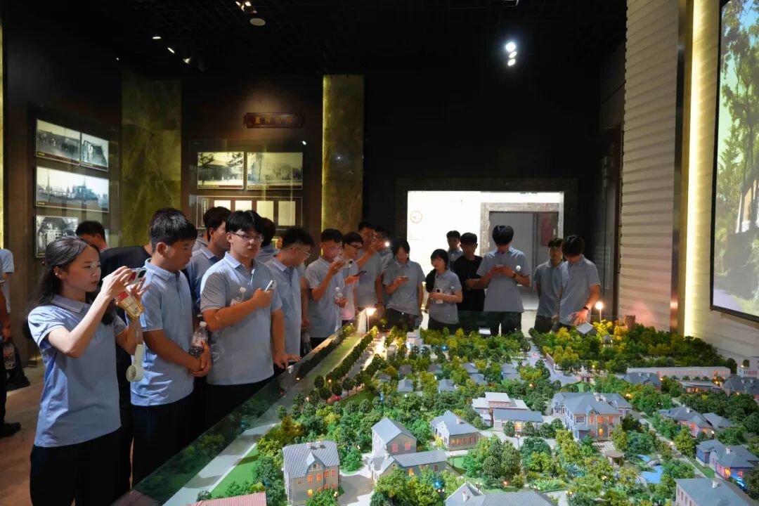 参观煤矿博物馆.jpg
